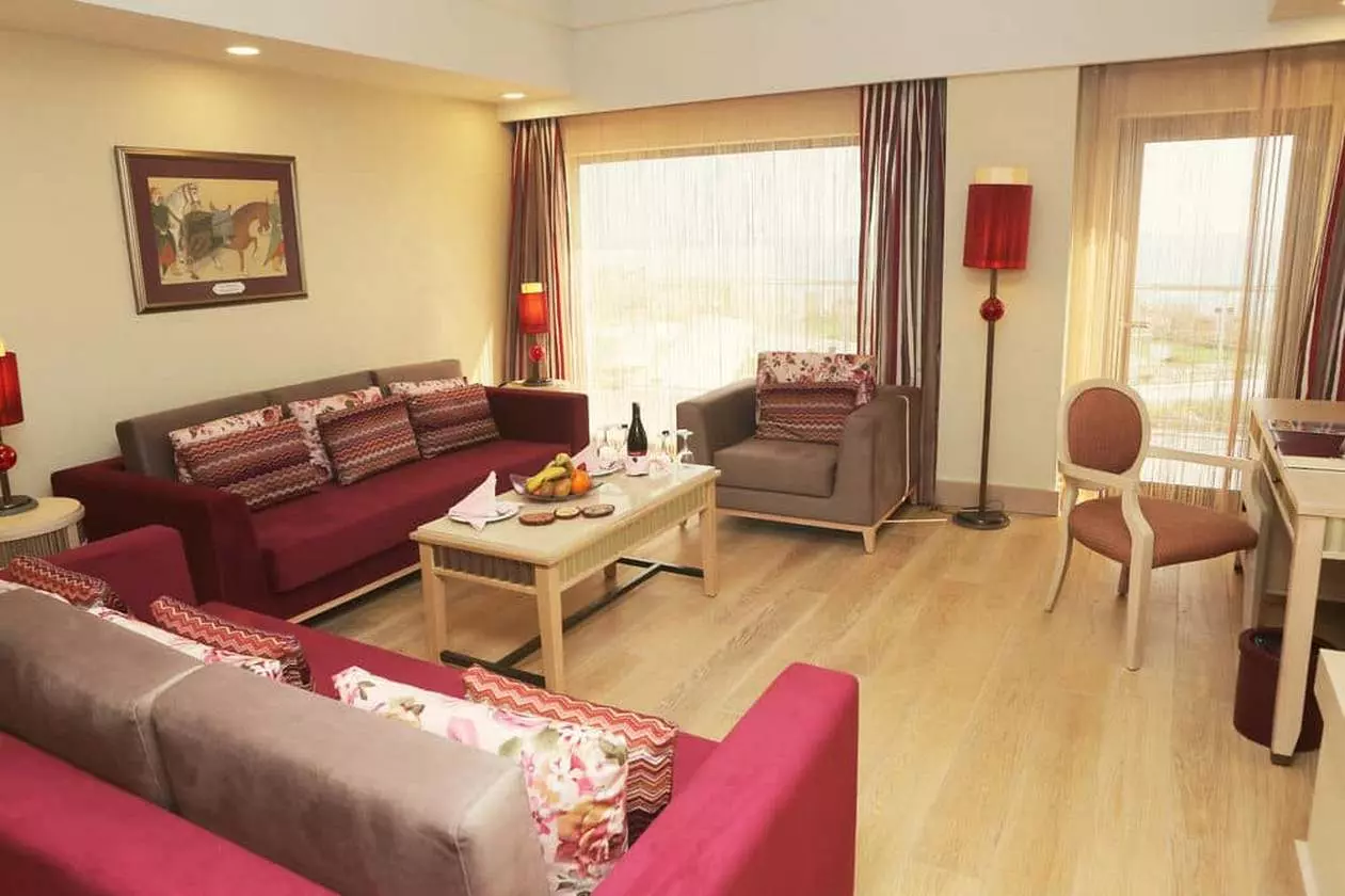 CORNELIADIAMOND_SHABAVIZ (34).jpg